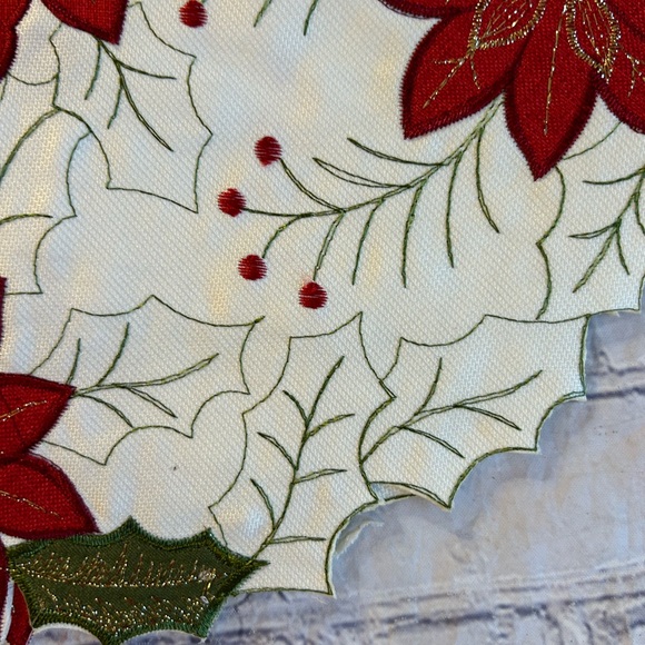 CHRISTMAS HOLLY WHITE RED GREEN & METALLIC GOLD (8) PLACEMATS POLYESTER - Picture 9 of 11